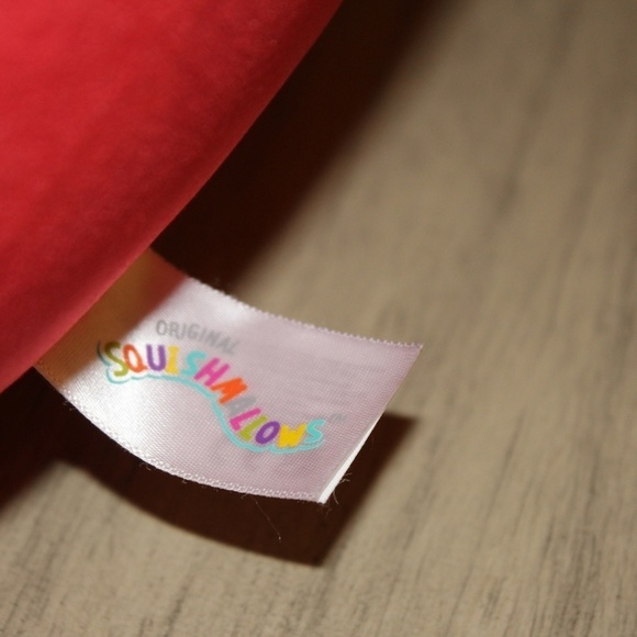 SQUISHMALLOWS ILLIA RED HOT SARATCHA SAUCE Kellytoy BRAND NEW - Picture 6 of 6